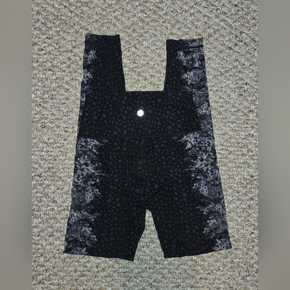 Women's Black Patterned Leggings - Picture 5 of 7